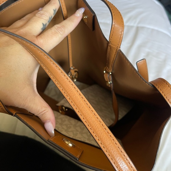 MK Bag with matching Wallet - Picture 3 of 6